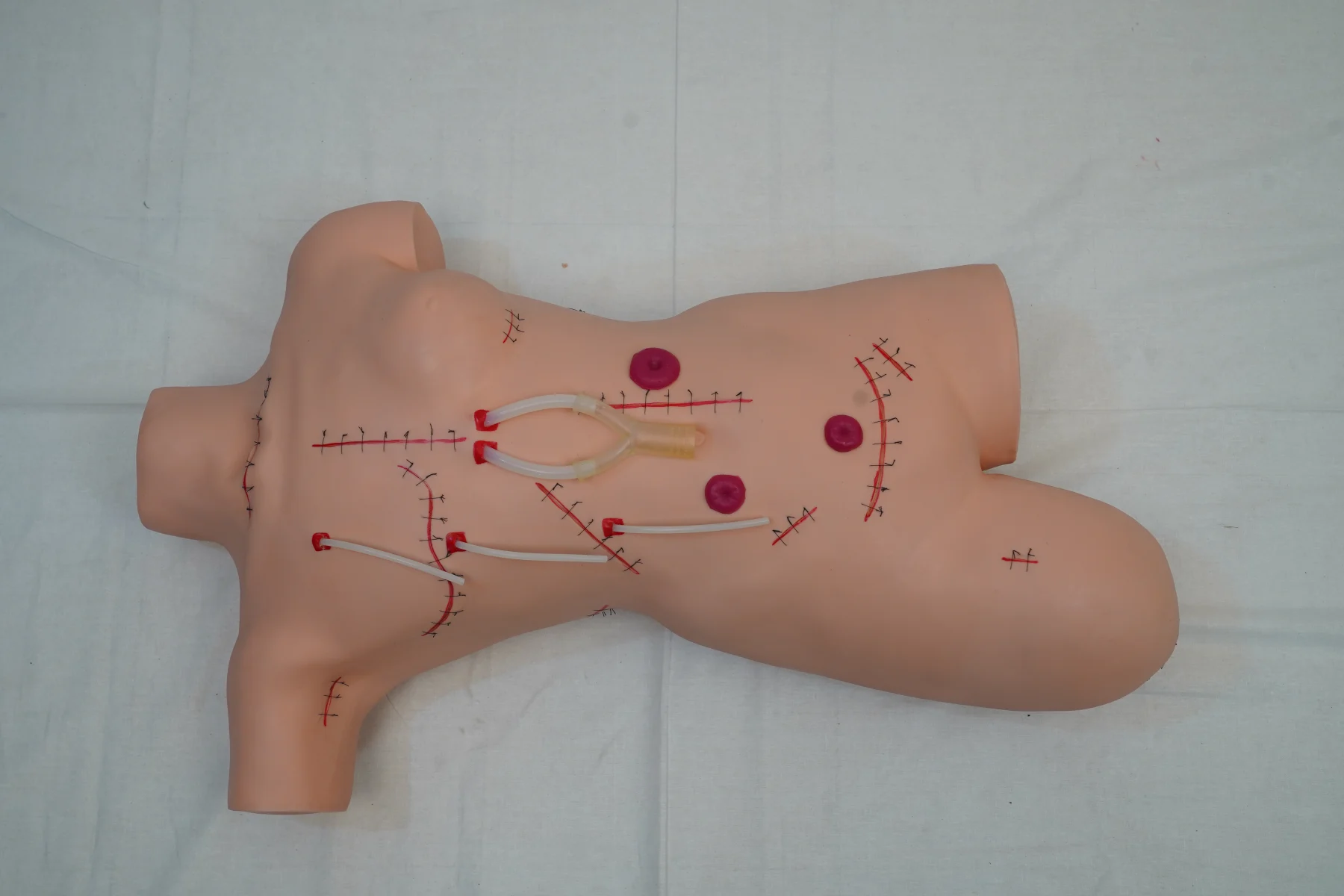 Surgical Suturing and Bandaging Simulator thumbnail 2