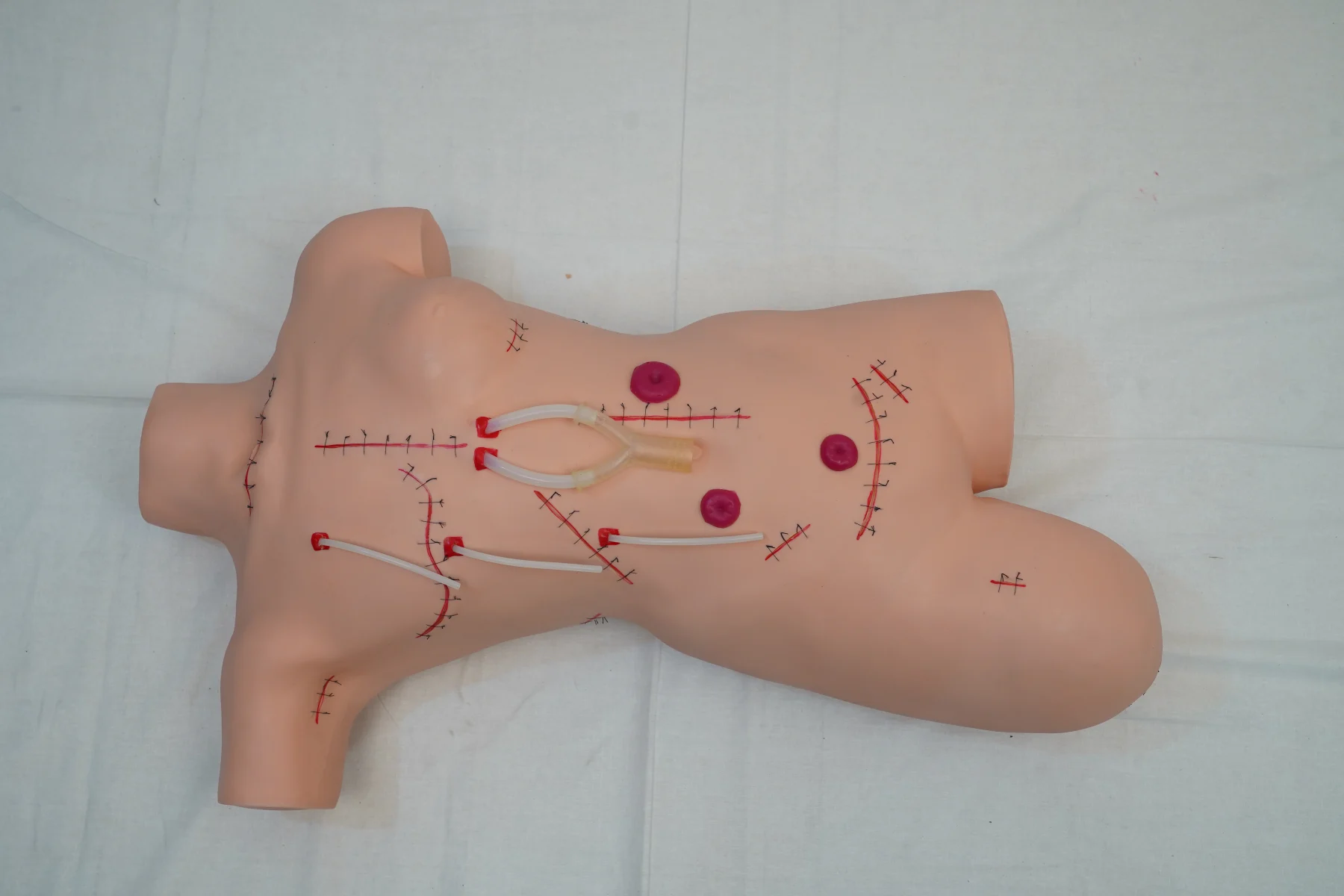 Surgical Suturing and Bandaging Simulator thumbnail 3